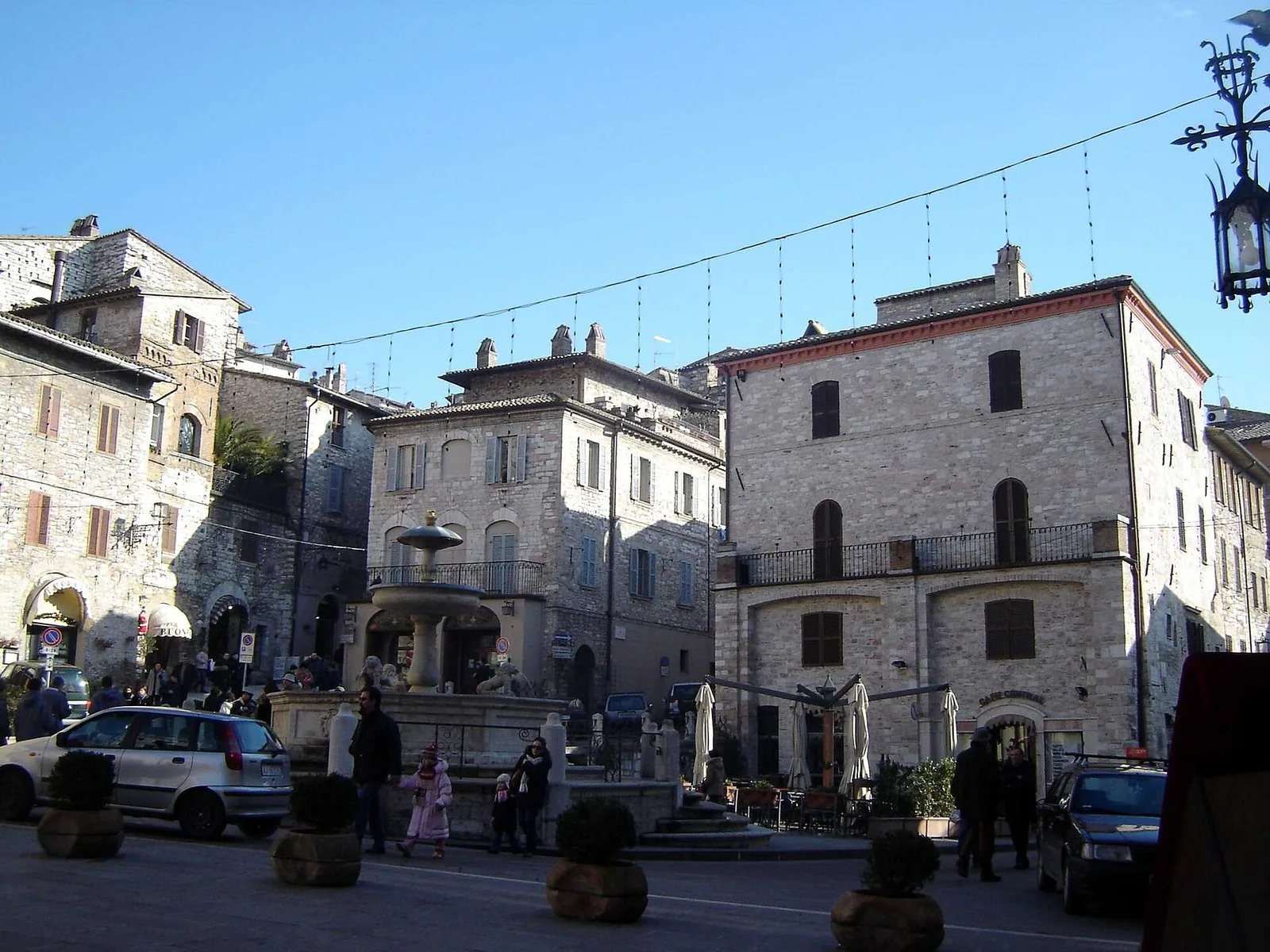 Piazza del Comune ad Assisi, cuore del centro storico medievale