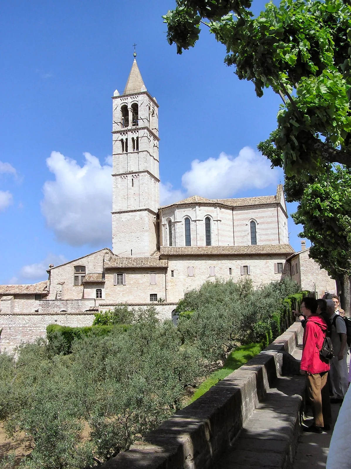 La Basilica di Santa Chiara nel centro storico di Assisi